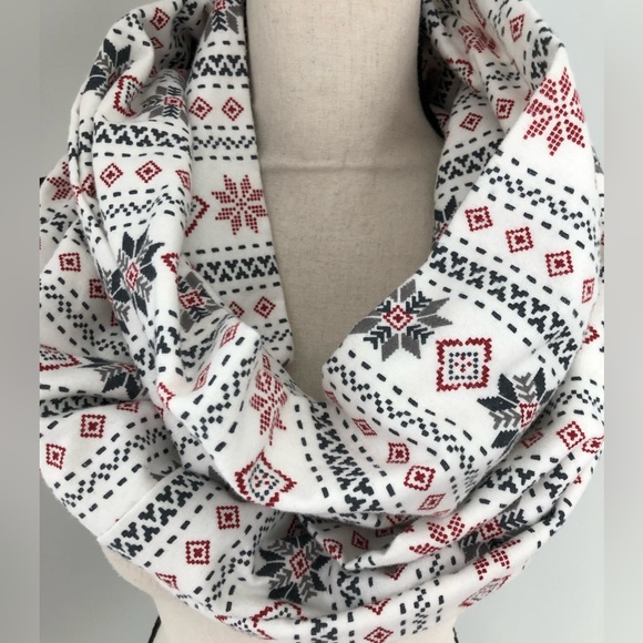 NEW Cozy Soft Snowflake Fair Isles Flannel Infinity Winter Scarf - Picture 3 of 6